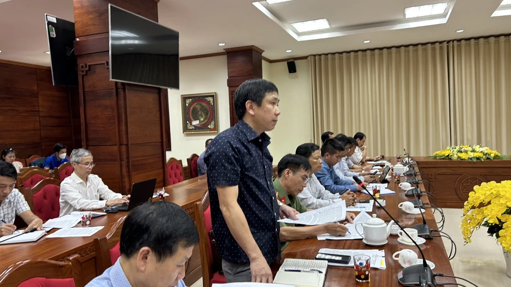 Ông Lê Đại Thắng, Phó chủ tịch UBND TP Buôn Ma Thuột, cung cấp thông tin cho báo chí. Ảnh: VŨ LONG