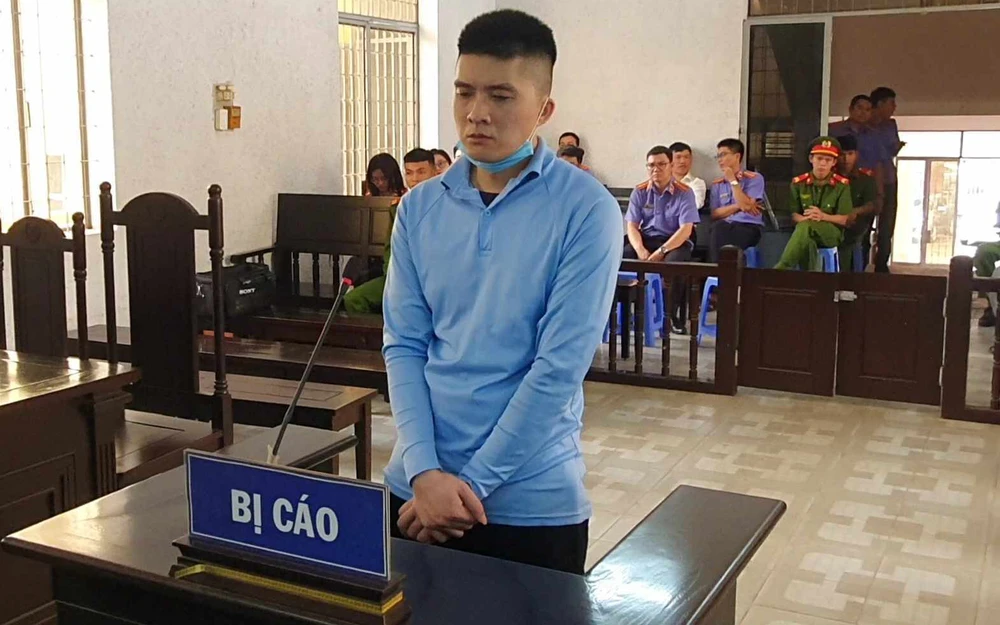 Nguyễn Hữu Tuyến tại phiên tòa sơ thẩm. Ảnh: SĐ