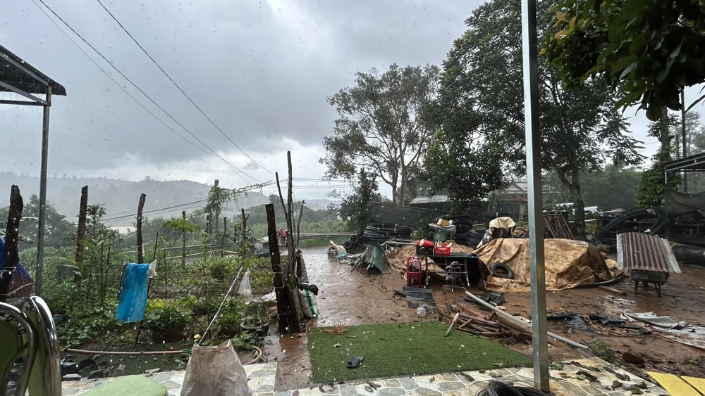 Mấy ngày qua, thời tiết ở Đắk Nông mưa lớn và chưa có dấu hiệu giảm. Ảnh: VŨ LONG