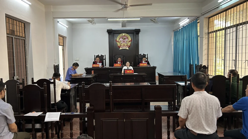 Toàn cảnh phiên tòa sơ thẩm. Ảnh: VŨ LONG