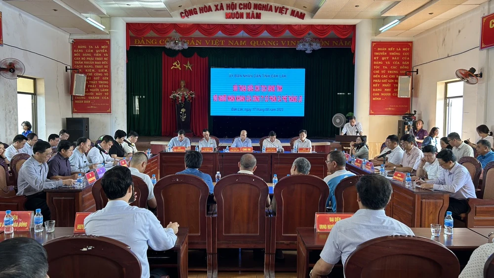 Toàn cảnh buổi đối thoại. Ảnh: VŨ LONG