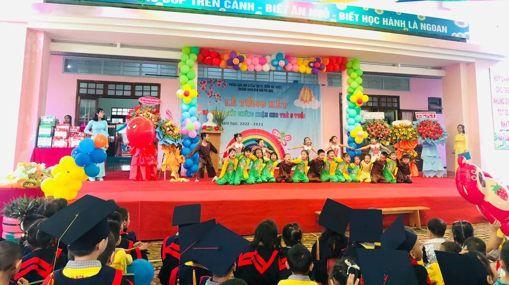 Trường mần non Hoa Pơ Lang tổng kết năm học. Ảnh: NH