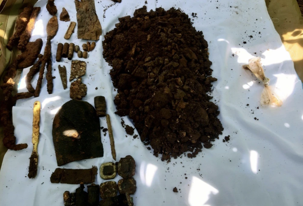 Các di vật của liệt sĩ được tìm thấy ở thôn 5, xã Ea Bung. Ảnh: QA