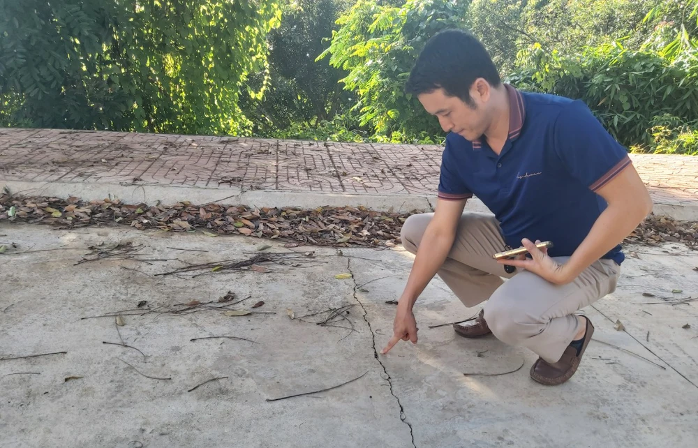 Đường nứt nẻ...