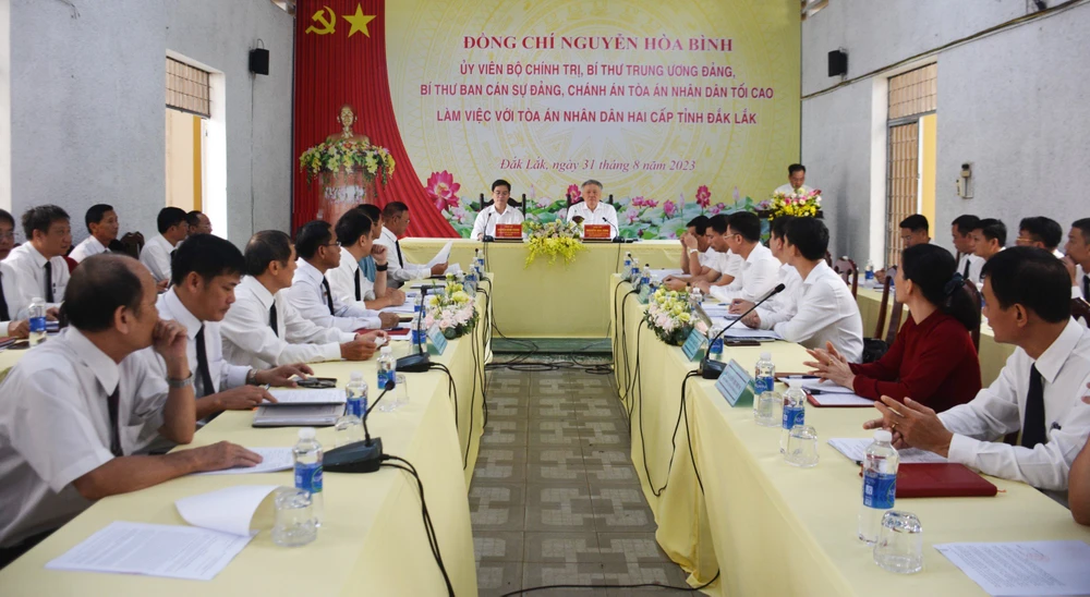 Toàn cảnh buổi làm việc. Ảnh: HL