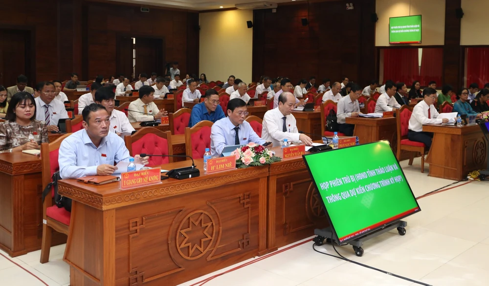 Các đại biểu tại Kỳ họp thứ Sáu của HĐND tỉnh Đắk Lắk. Ảnh: VŨ LONG