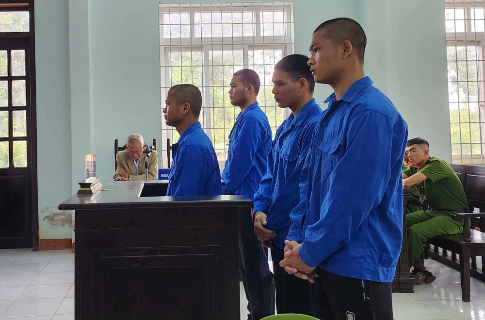 Bốn bị cáo tại phiên toàn sơ thẩm. Ảnh: NH