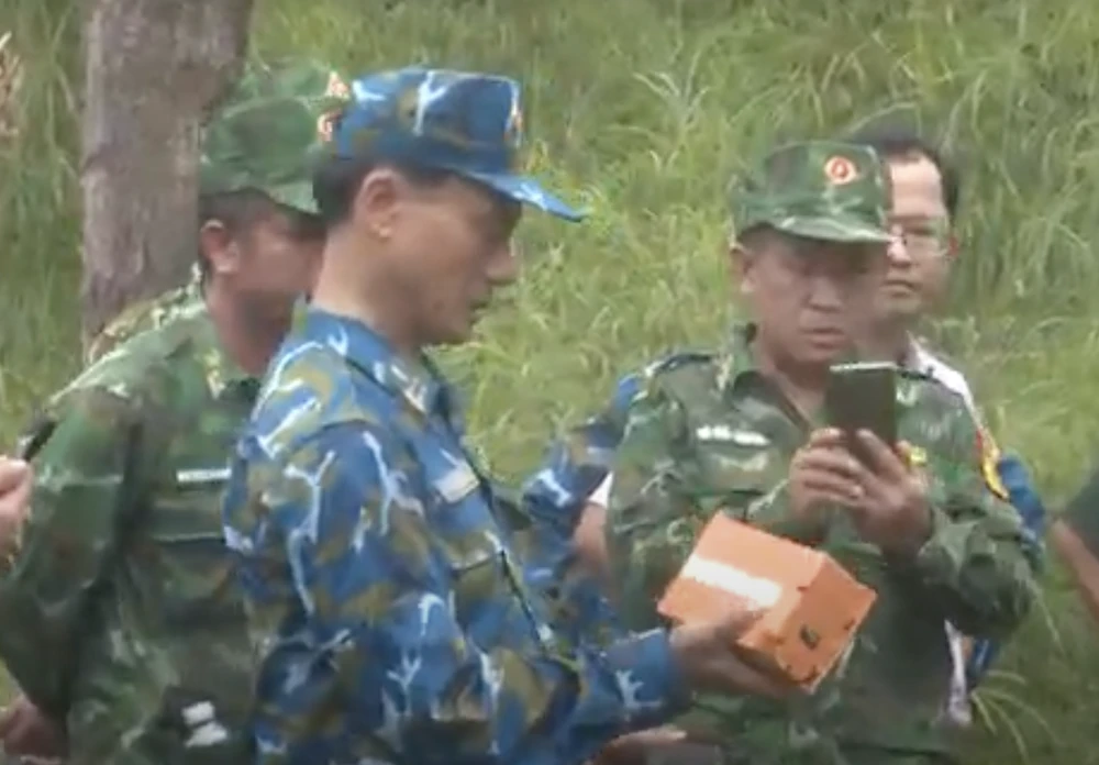 máy bay YAK-130.png