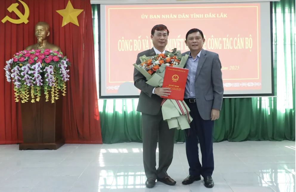 Bí thư Huyện ủy.png