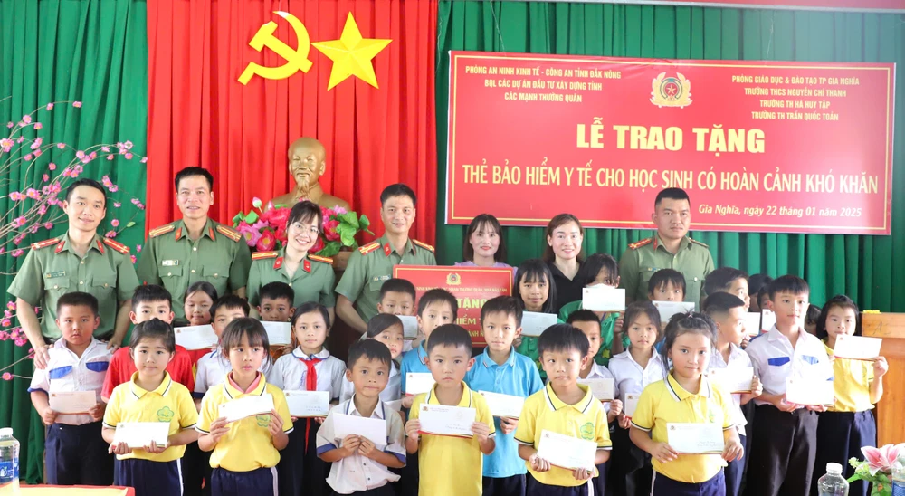 bảo hiểm y tế.jpg