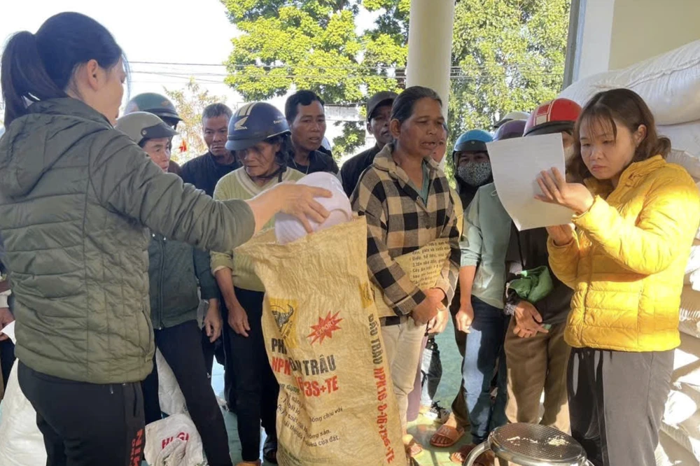 gạo cứu đói.png