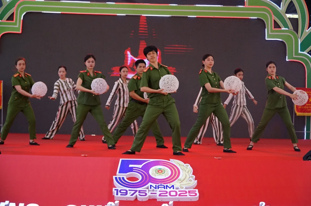 nhiệm vụ chính trị.JPG