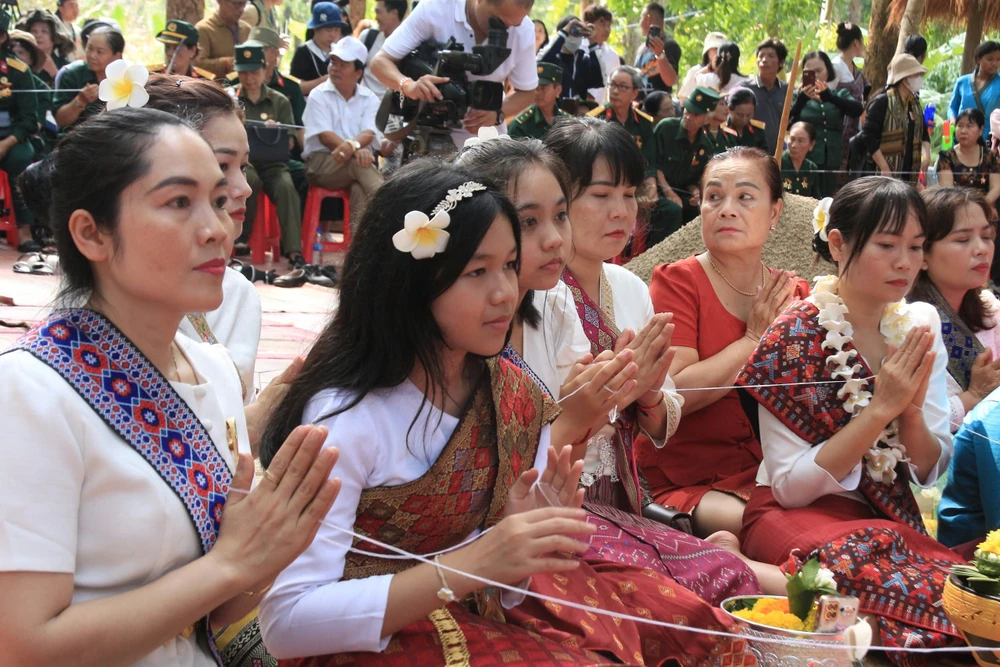 du khách thích thú.jpg