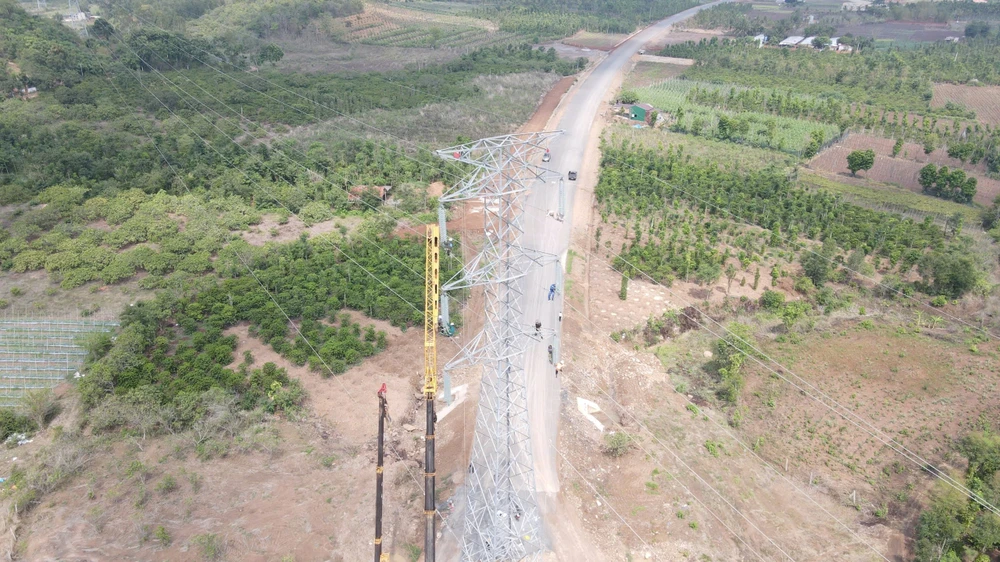 Trụ điện cao thế.jpg