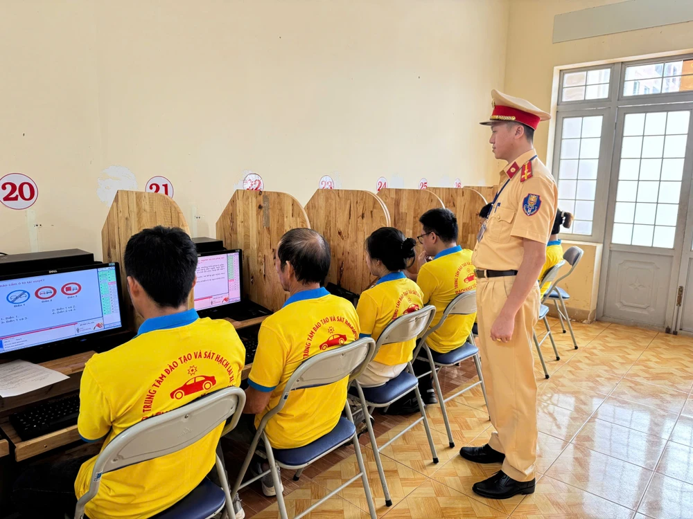 Cảnh sát giao thông.jpg