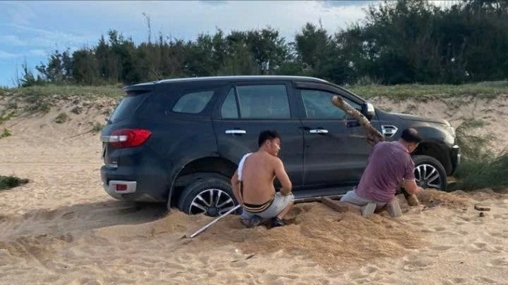 ô tô bảy chỗ.jpg