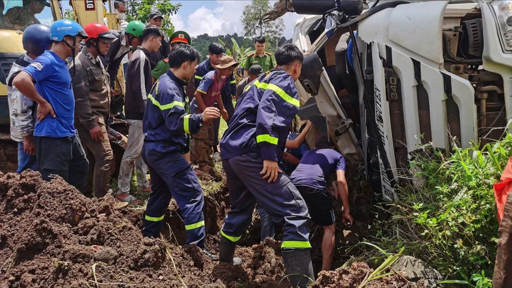 trộn bê tông.jpg