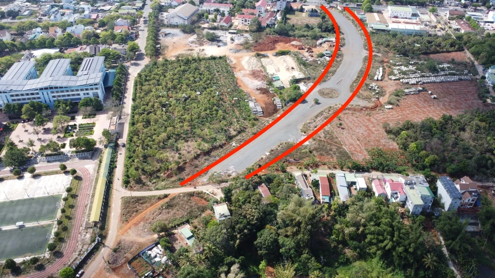 Dự án đường N19 chỉ mới làm được khoảng 500 m đường cấp phối, nằm trong kế hoạch thanh tra. Ảnh: NV