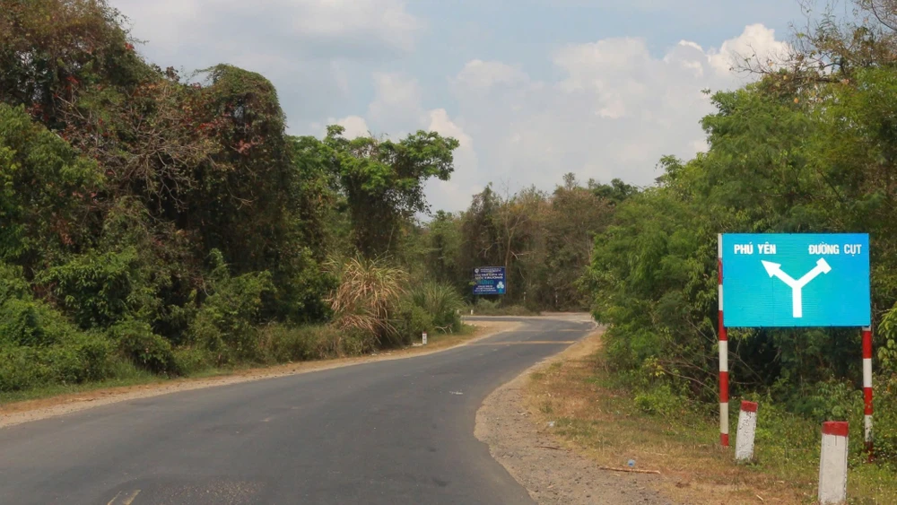 cao tốc Đông Tây.jpg