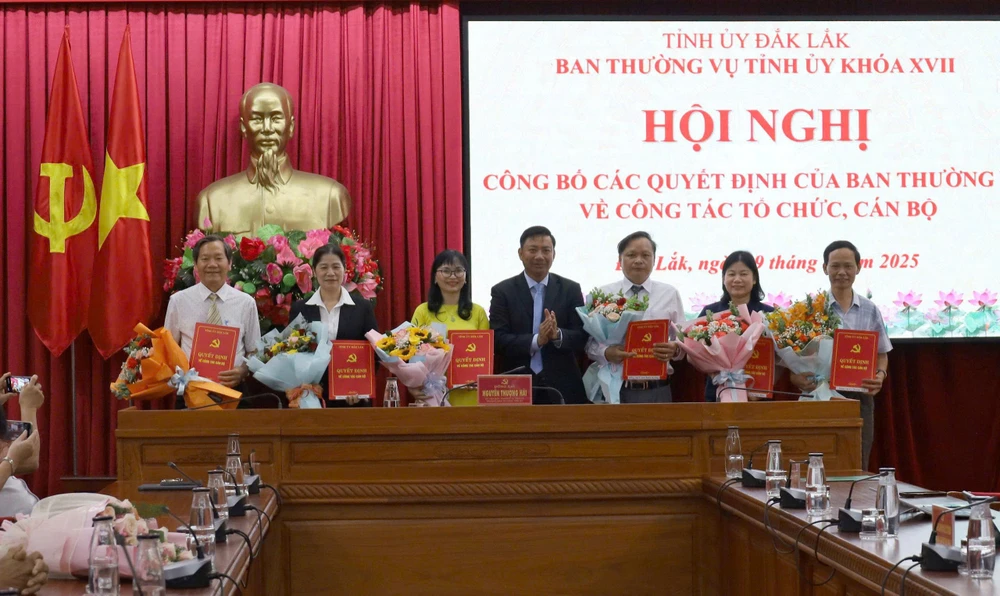 nghỉ hưu trước tuổi.jpg