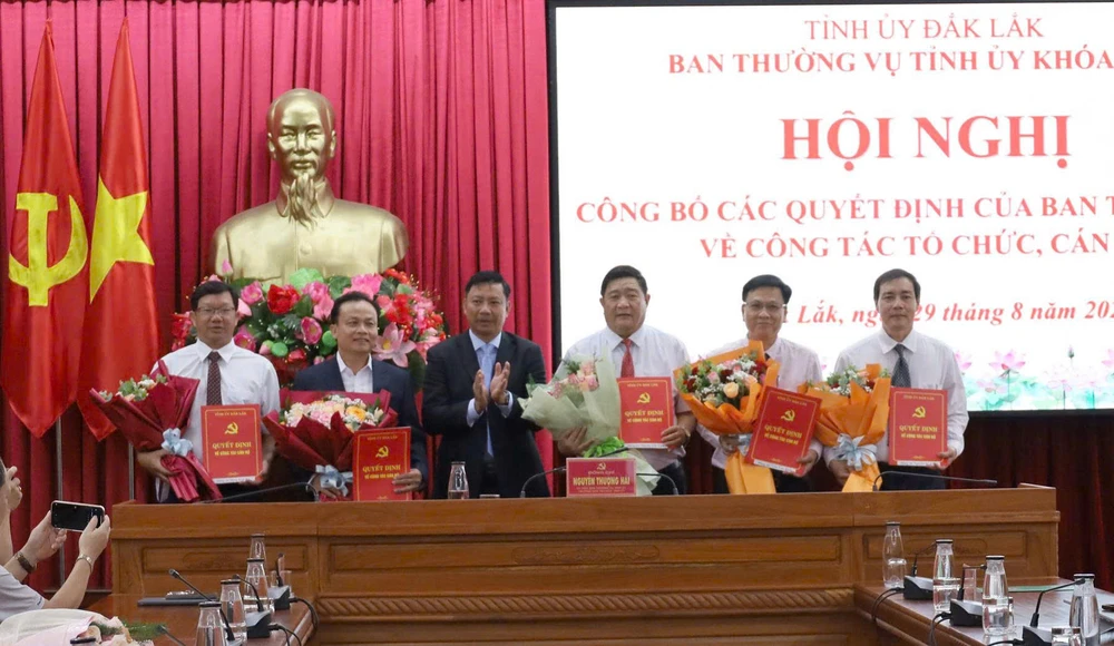 nghỉ hưu trước tuổi.jpg