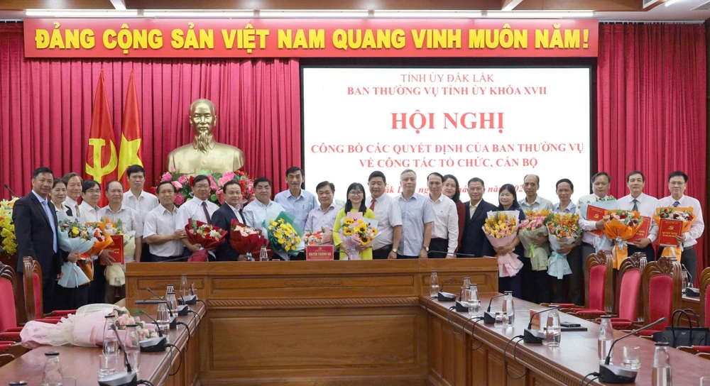 về công tác.jpg