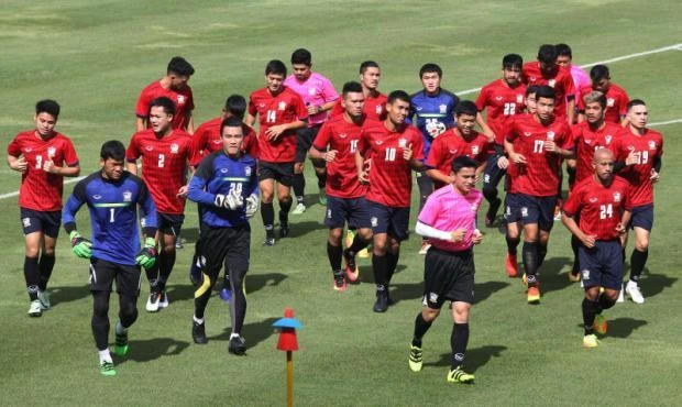 Thầy trò HLV Kiatisak tạo sự tự tin khi tiếp Nhật