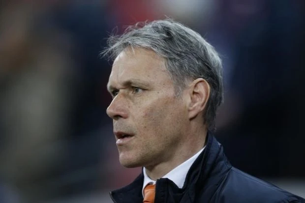 Van Basten đứng đầu Tiểu ban kỹ thuật FIFA ảnh 1