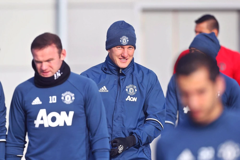 Mourinho cầu cứu 'kẻ thất sủng' Schweinsteiger ? ảnh 2