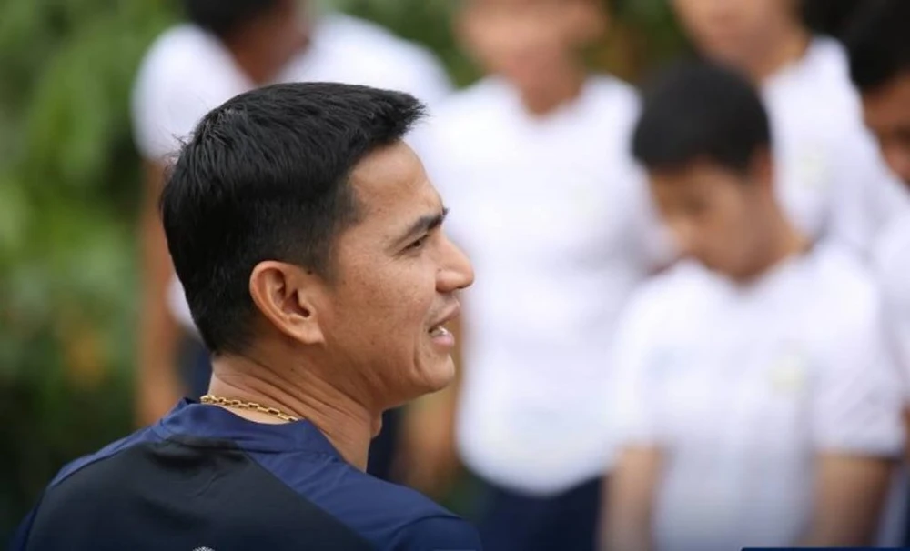 Kiatisak 'ủ mưu' bắt 'chuột túi' phải… chạy theo mình ảnh 1 Kiatisak 'ủ mưu' bắt 'chuột túi' phải… chạy theo mình ảnh 1