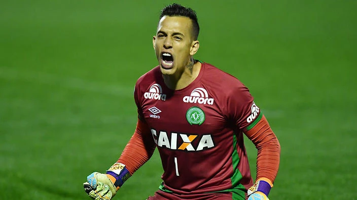 Brazil tôn vinh thủ môn qua đời vì tai nạn máy bay ảnh 1