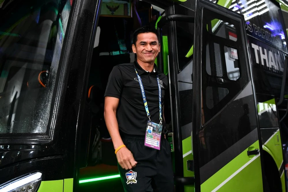 HLV Kiatisak 'bầm dập' bao lâu mới thành danh? ảnh 1