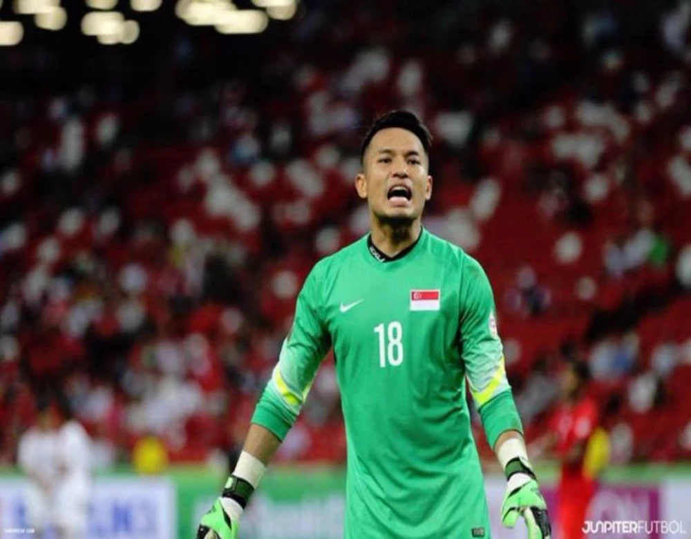 Thủ môn Hassan Sunny của tuyển Singapore đầu quân 2 mùa cho Thai Army