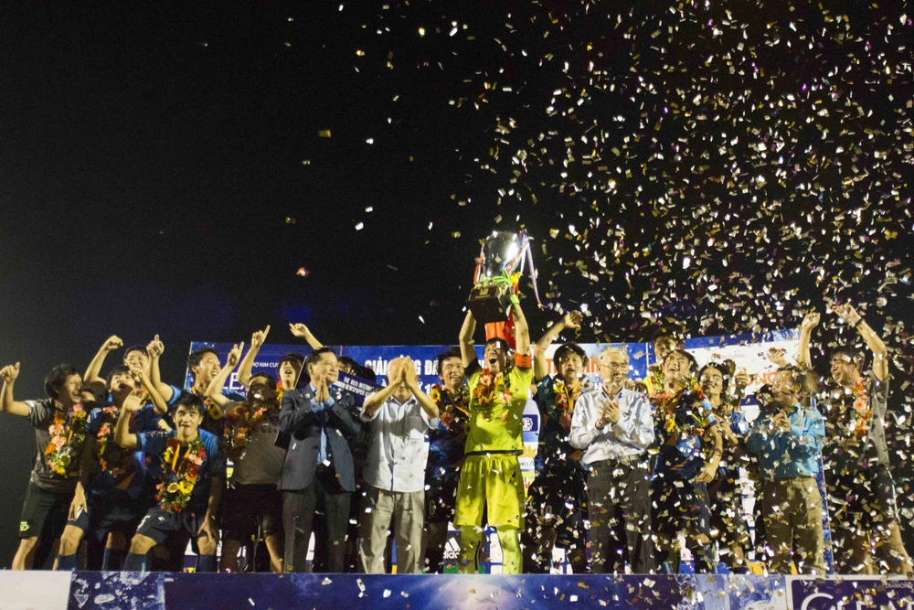 Giải U-21: Yokohama vô địch, Văn Toàn ẵm 3 giải ảnh 2