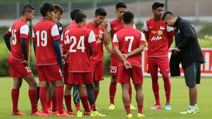 Singapore tính “kích cầu” bóng đá với Roberto Carlos ảnh 1