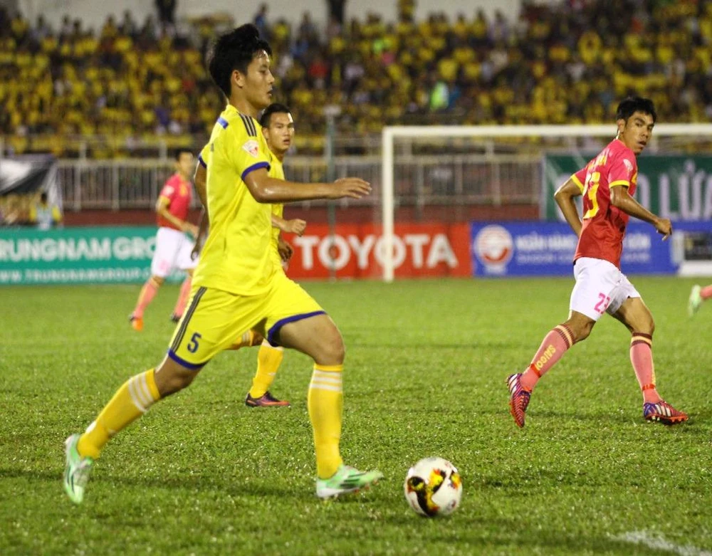 Hoàng Văn Khánh thiếu sự ăn ý với Quế Ngọc Hải trong màu áo SL Nghệ An