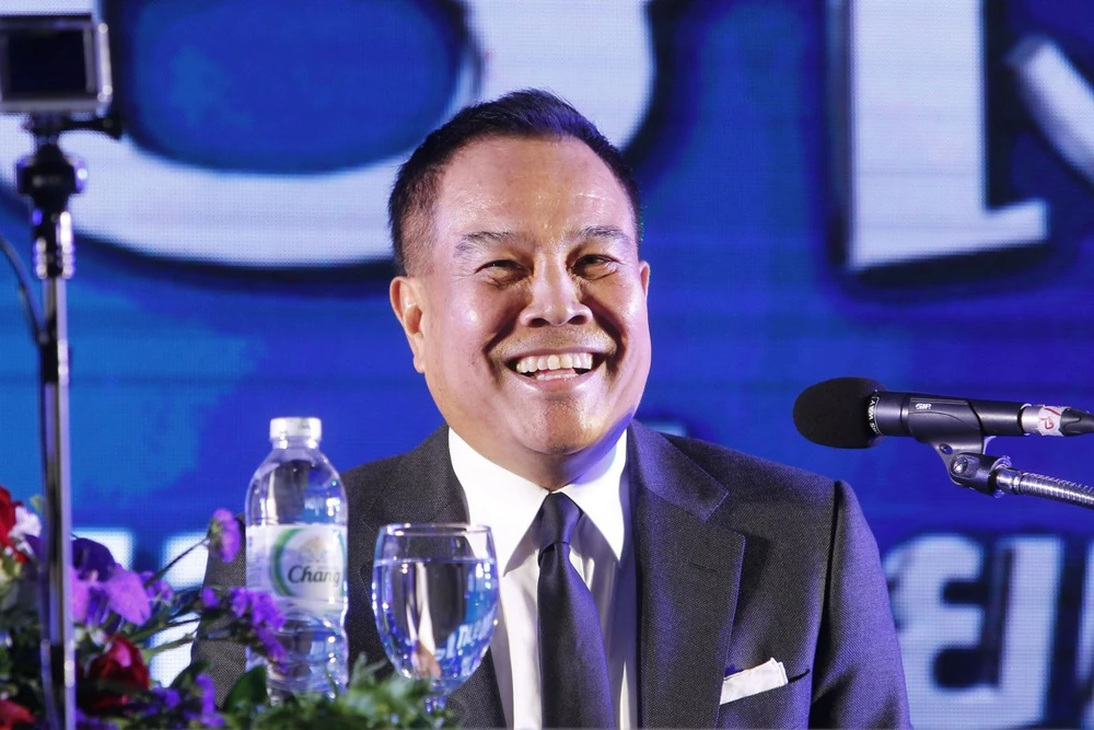 Chủ tịch Somyot kết Rajevac vì lương chỉ nằng thầy nội Kiatisak