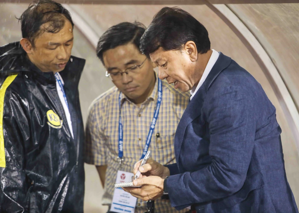 Chung Hae Seong, 'tay truyền lửa' tốt cho cầu thủ ảnh 4