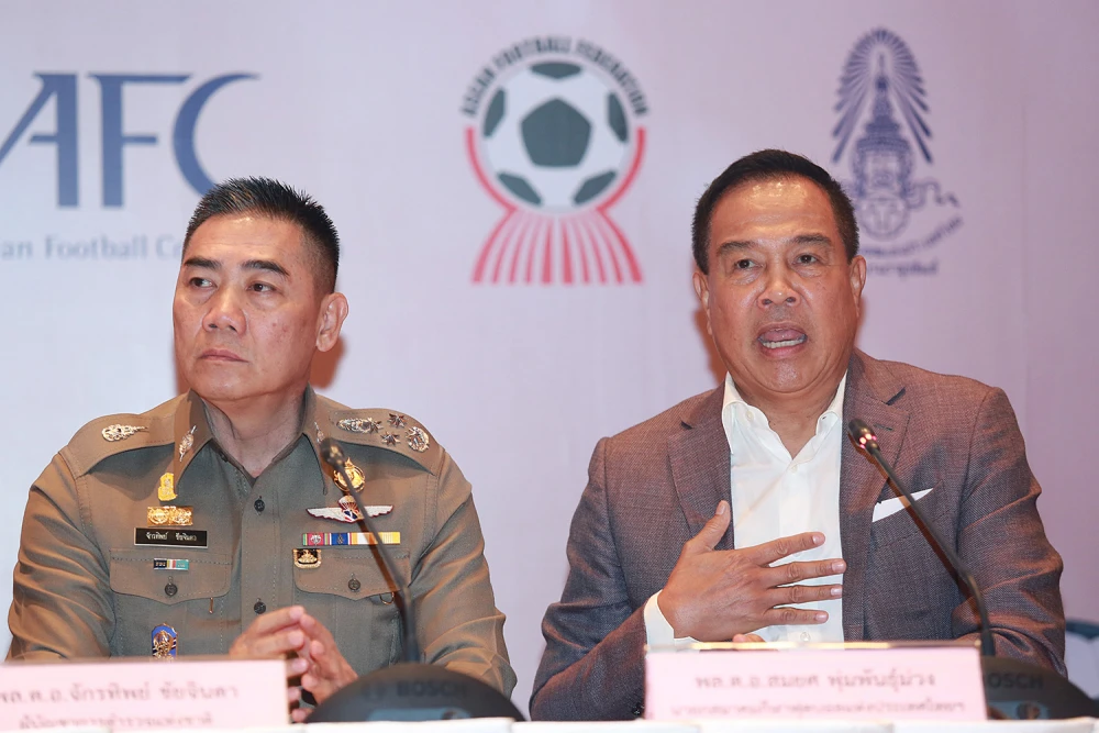 Kiatisak chia tay tuyển 1 trong 5 sự kiện lớn nhất ảnh 1