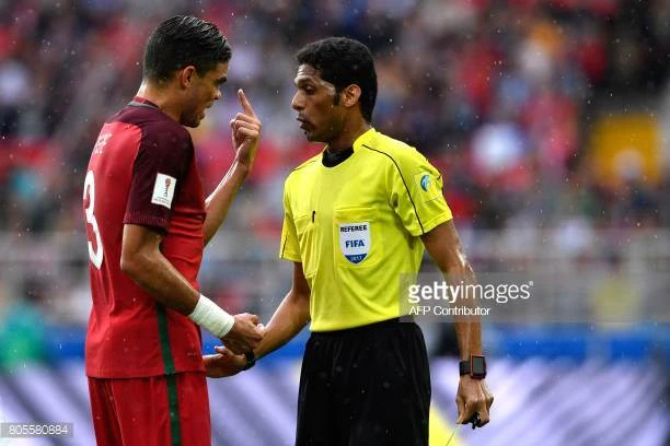 Vừa được FIFA gọi bắt World Cup, trọng tài đã dính tiêu cực ảnh 3