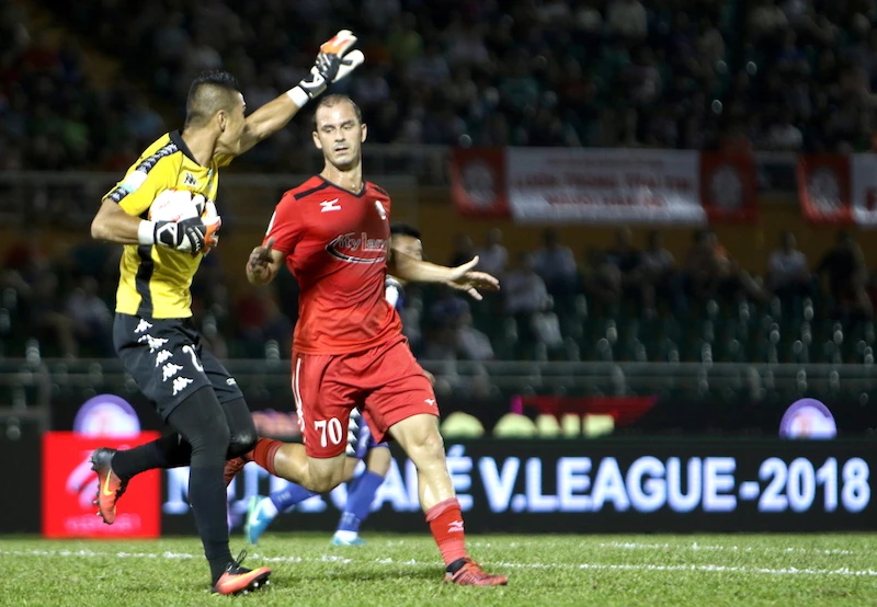 Phi Sơn “níu” một điểm cho TP.HCM trong ngày Kesley tái xuất ảnh 4