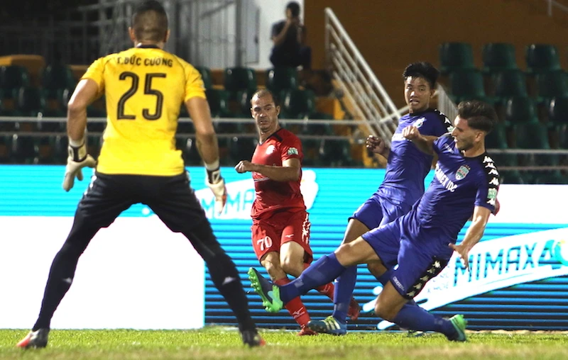 Phi Sơn “níu” một điểm cho TP.HCM trong ngày Kesley tái xuất ảnh 6