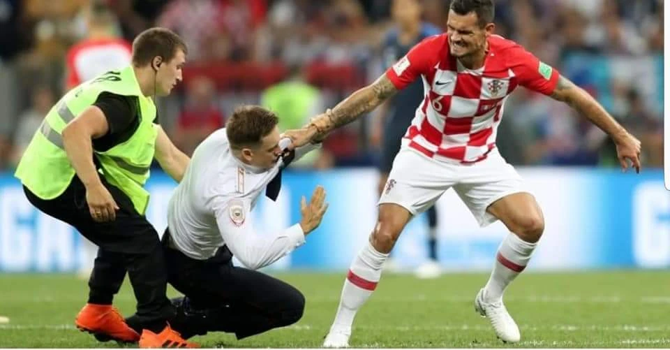 Chung kết World Cup 2018, Lovren xin lỗi Pussy Riot ảnh 5