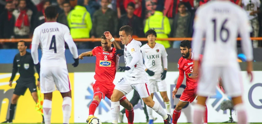 Chủ tịch FIFA chứng kiến cúp ở lại với người Nhật