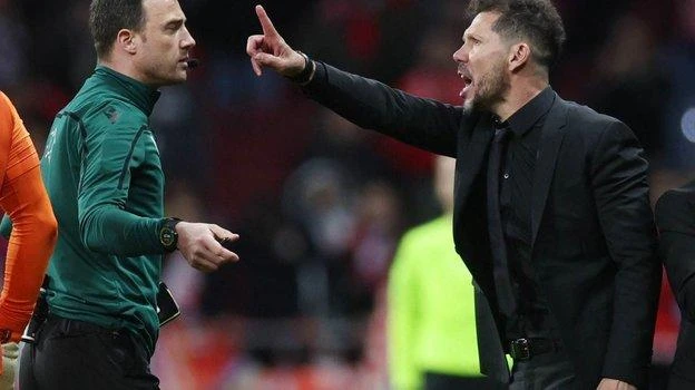 Simeone không trút bực tức lên học trò khi bị loại. Ảnh: Getty