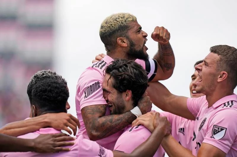 Inter Miami có màu áo chính thức là màu...hường. Danh thủ Higuain Gonzalo (trắng) đầu quân cho Inter Miami.