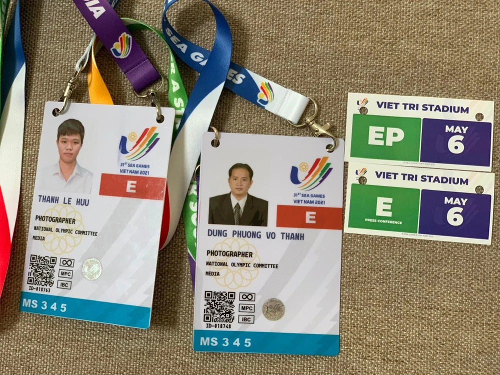 Ban tổ chức điều tiết bằng "giấy phép con" bên cạnh thẻ tác nghiệp SEA Games. Ảnh: A.PHƯƠNG