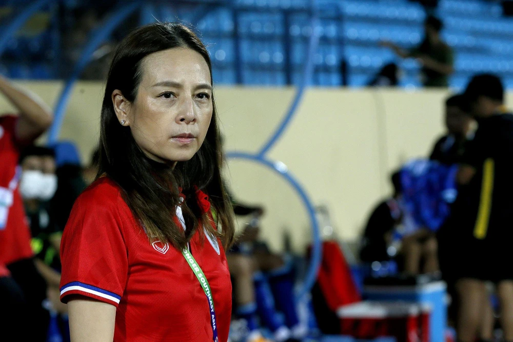 Madam Pang trên sân Thiên Trường khi U-23 Thái Lan đá SEA Games 31. Ảnh: CTP