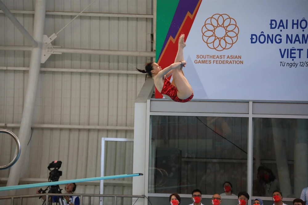 Ngô Phương Mai mang về tấm huy chương đầu tiên cho đoàn thể thao VN tại SEA Games 31 ở môn nhảy cầu nội dung 1m cầu mềm. Ảnh: CTP Ở nội dung 1m cầu mềm Dhabitah Sabsi mang về cho đoàn Malaysia tấm HCV và là chiếc HCV đầu tiên tại SEA Games 31. Ảnh: CTP Dhahbitah Sabri hoàn thành phần thi và tiếp bờ. Ảnh: CTP Yi Wei và Tze Liang mang về tấm HCV thứ hai cho đoàn Malaysia cũng ở môn nhảy cầu nội dung 3m cầu mềm. Ảnh: CTP Yi Wei và Tzi Liang là "bộ đôi hoàn hảo" phối hợp rất ăn ý theo tiếng nhạc. Ảnh: CTP