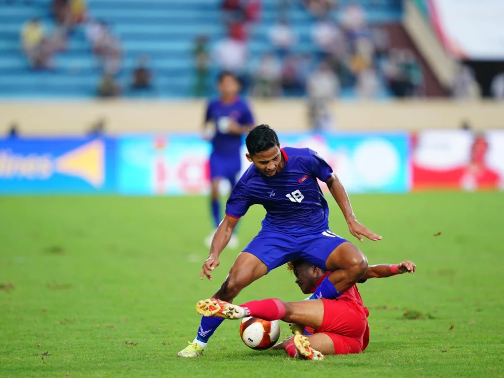 U-23 Campuchia (xanh) chơi một trận cực hay. Ảnh: A.PHƯƠNG